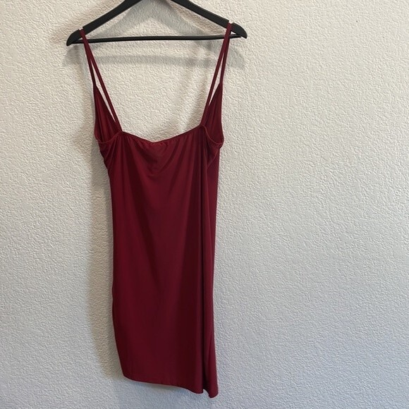 NEW PrettyLittleThing Shape Burgundy Ruched Side Bodycon Dress Size 10 - Picture 6 of 7